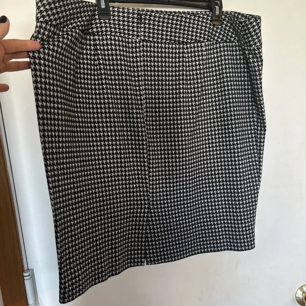 Lane Bryant Size 24 Black and White Houndstooth Skirt